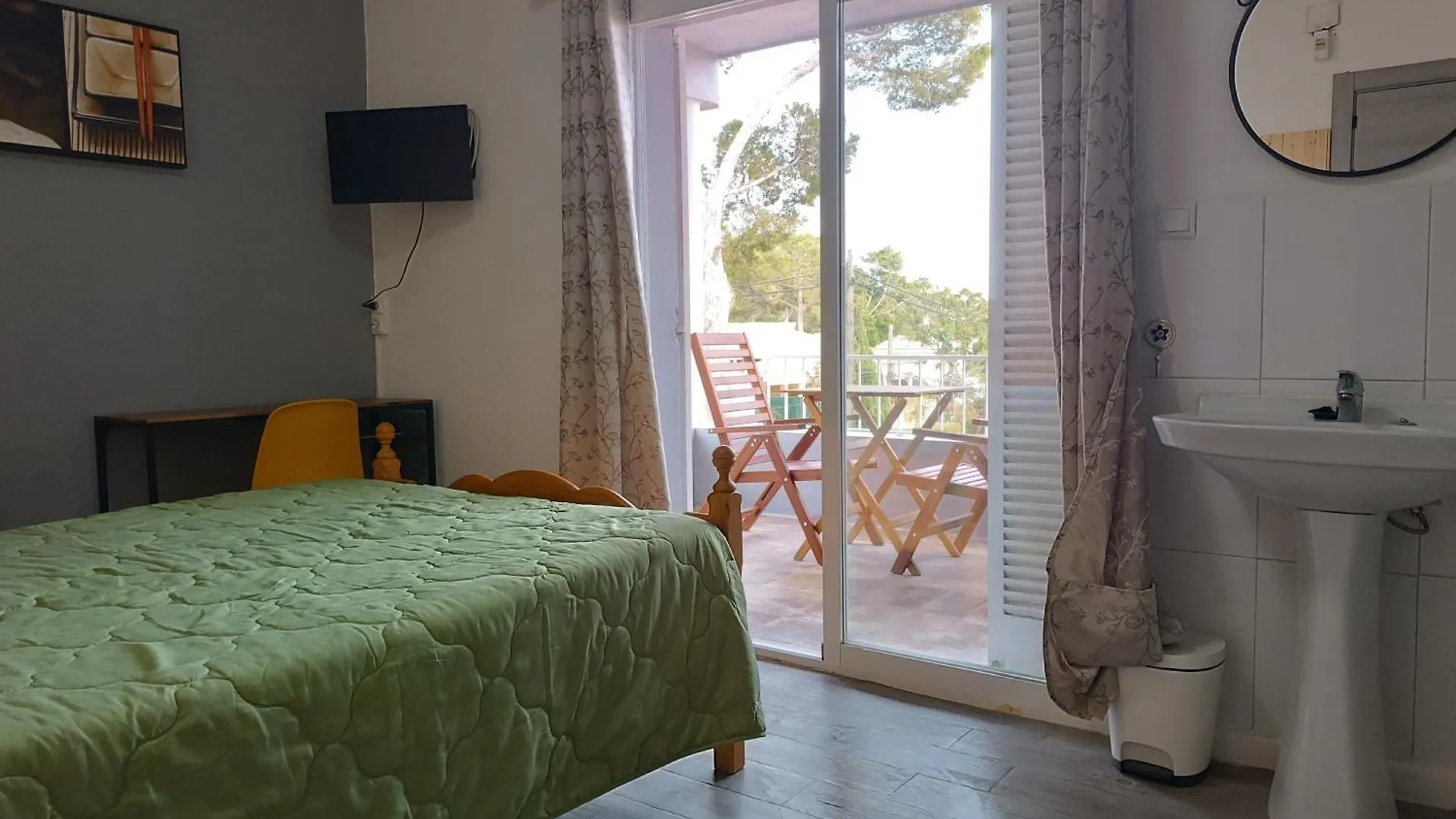 Hostal Belgica Palmanova Gasthof